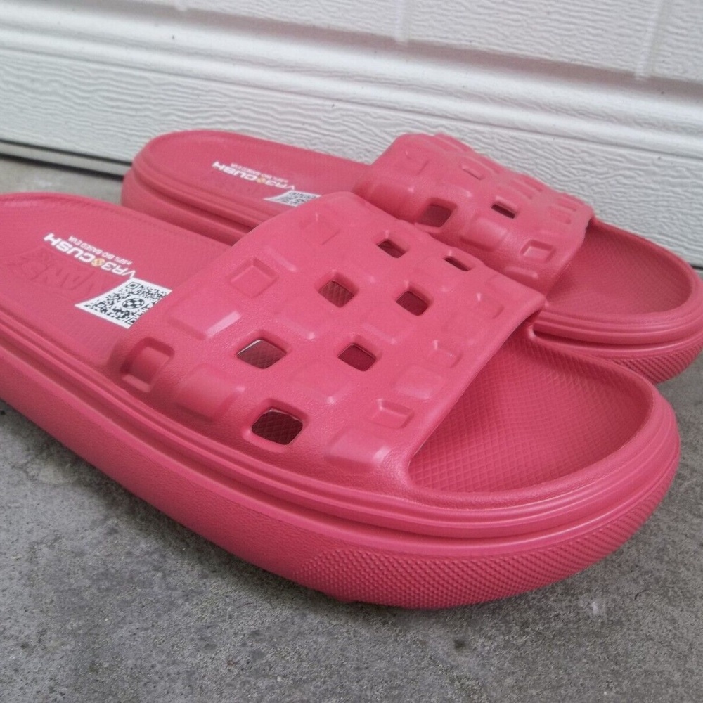NWT VANS WOMEN'S SLIDE ON VR3 SLIDES/SANDALS.SIZE 7.BRAND NEW FOR 2024.HB
